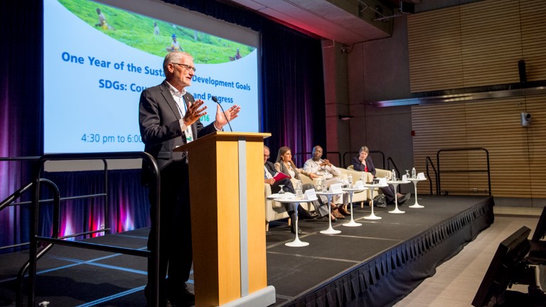 Jon Lomøy taler i Washington.