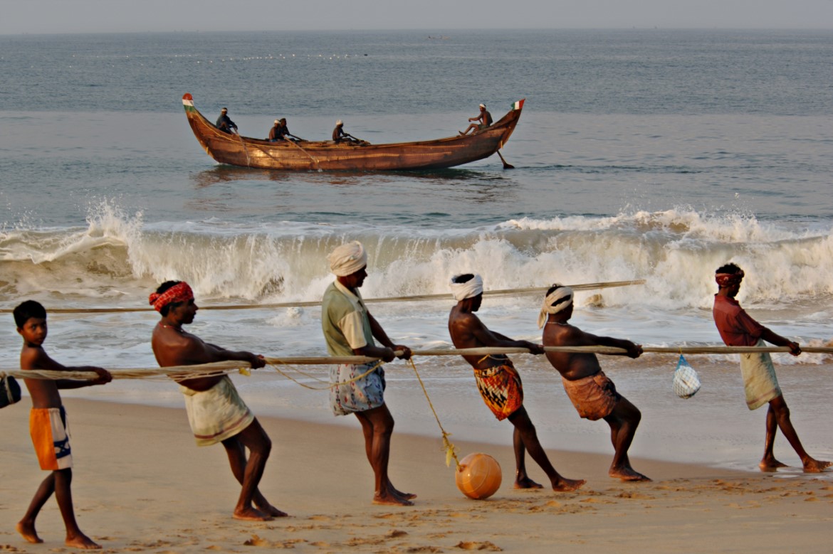 Fiske på stranden i Kerala i 2006